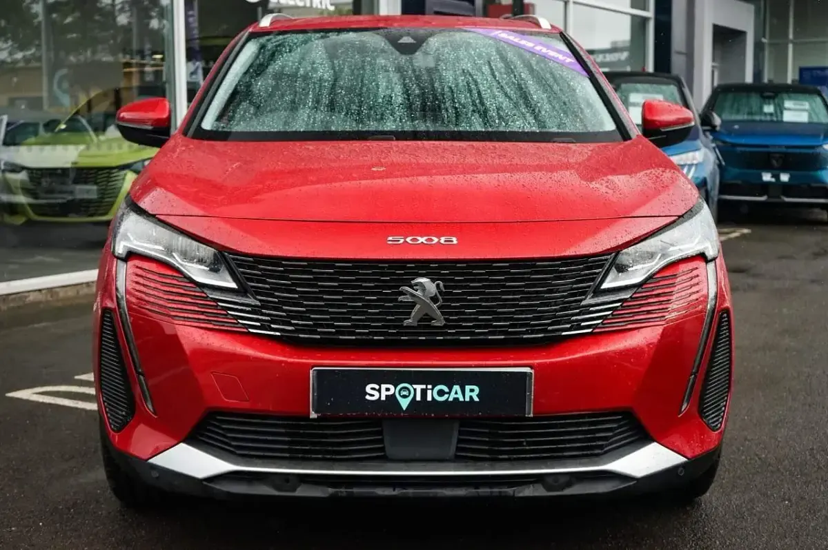 Used Peugeot 5008 Allure Premium 130 HP (95 kW) 2021 Red SUV