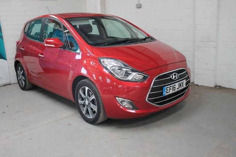 Red Used 2016 Hyundai ix20 SE MPV | £4,295 (Fair price) - Image 1/4