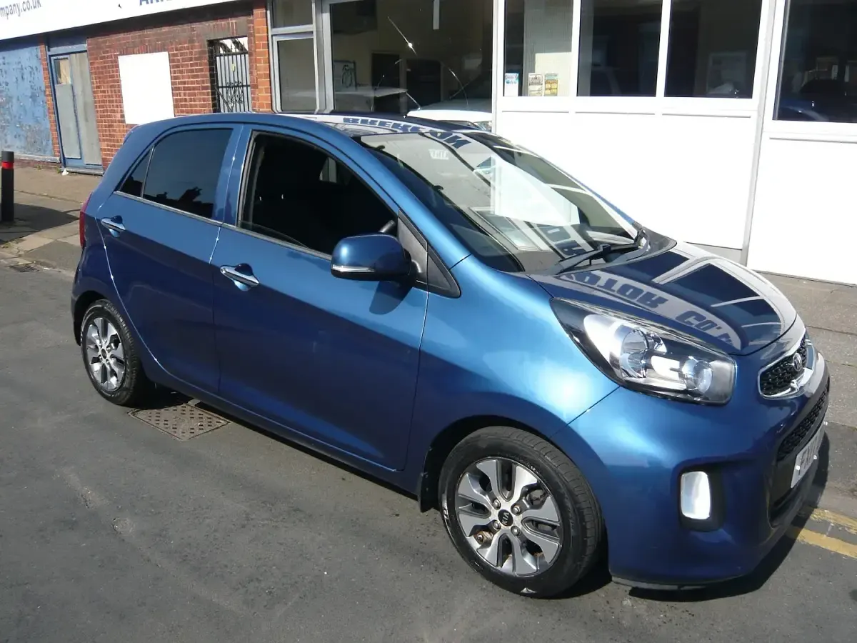 Used Kia Picanto 65 HP (47 kW) 2017 Blue Hatchback