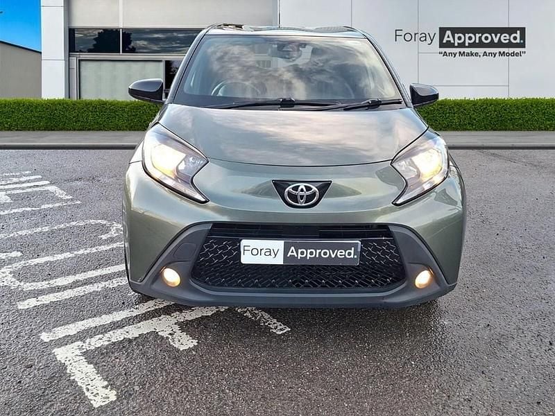 Used Toyota Aygo X 72 HP (52 kW) 2022 Khaki green SUV