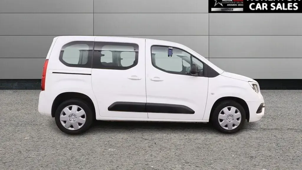 Used Vauxhall Combo Edition 110 HP (80 kW) 2021 White MPV