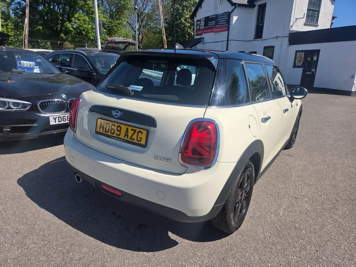 Usado Mini Cooper Classic 2019 Blanco Utilitario