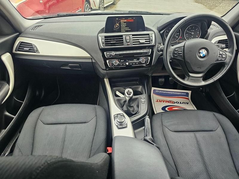 Begagnad BMW 116 Efficient Dynamics 2016 Grå Halvkombi