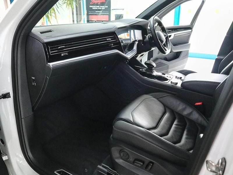 Used VW Touareg Black Edition 286 HP (210 kW) 2022 Pure white SUV