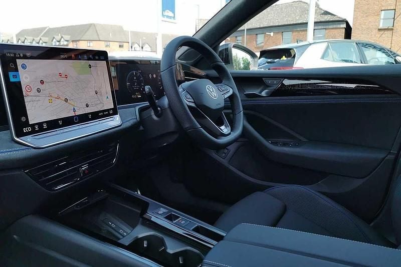 Used VW Passat R-line 204 HP (150 kW) 2025 Pure white grenadilla black Estate