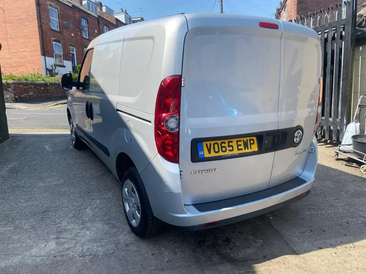 Second-hand Vauxhall Combo Sportive 2016 Argintiu Monovolum