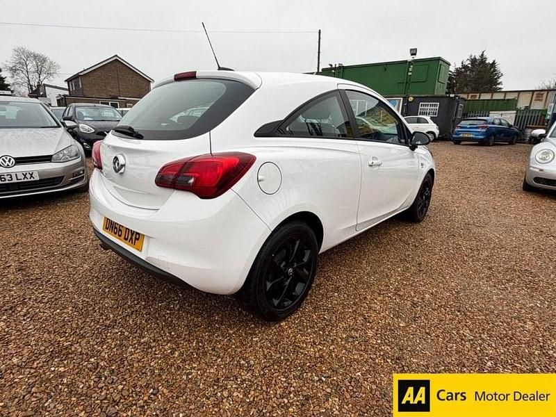 Used Vauxhall Corsa SRi 90 HP (66 kW) 2016 White Hatchback