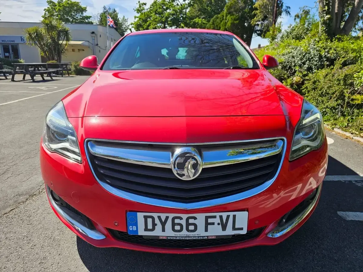 Used Vauxhall Insignia SRi 170 HP (125 kW) 2016 Red Hatchback