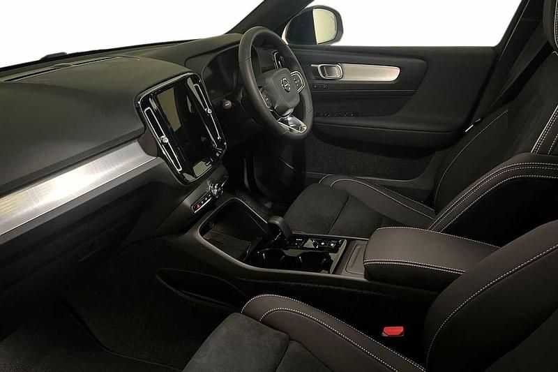 Used Volvo XC40 Plus 163 HP (119 kW) 2025 Aurora silver SUV