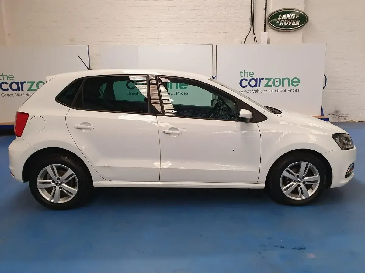 Used VW Polo Match 75 HP (55 kW) 2016 White Hatchback