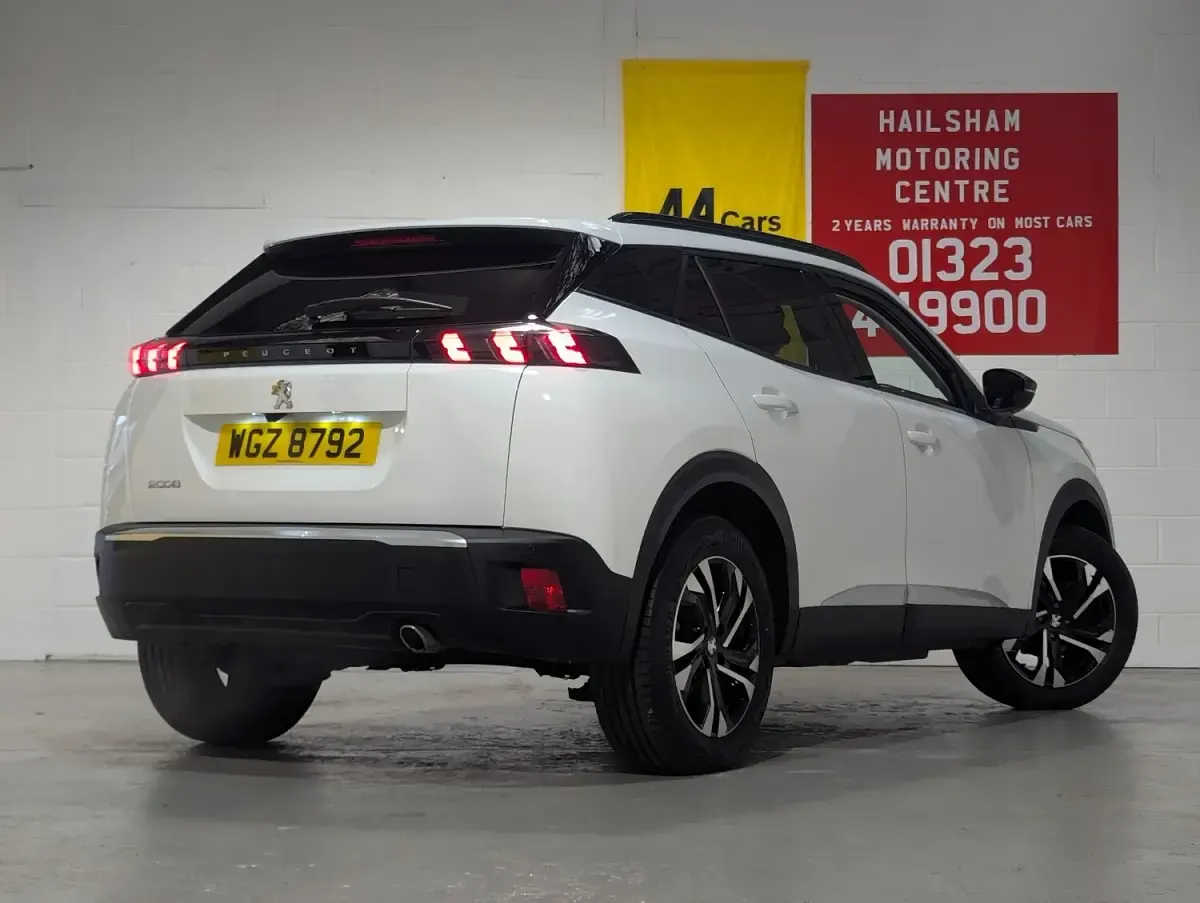 Used Peugeot 2008 Allure Premium 110 HP (80 kW) 2022 White SUV