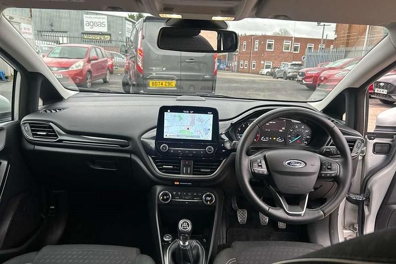 Used Ford Fiesta Titanium 99 HP (72 kW) 2018 Silver Hatchback