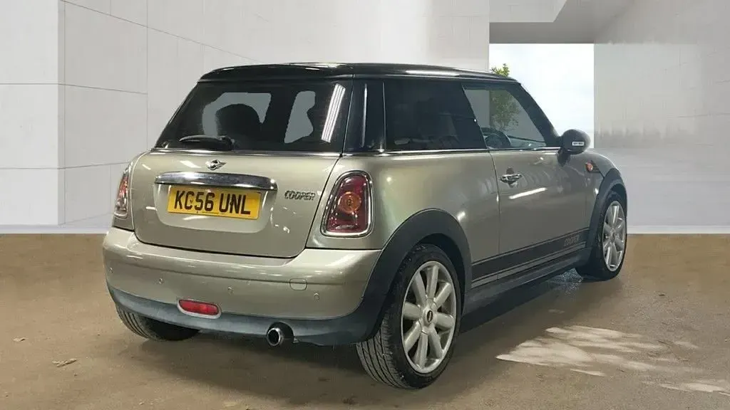 Used Mini Cooper Hatch 120 HP (88 kW) 2007 Silver Hatchback