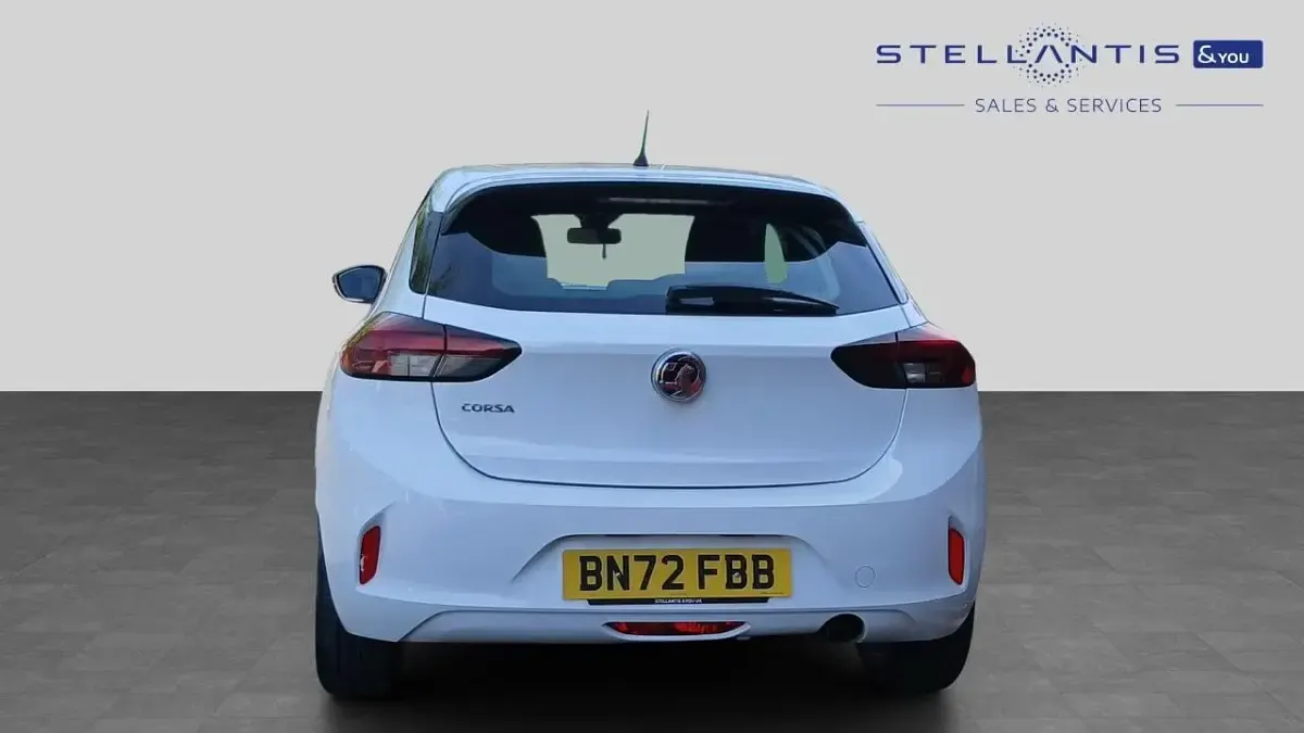Used Vauxhall Corsa Design Edition 74 HP (54 kW) 2023 White Hatchback