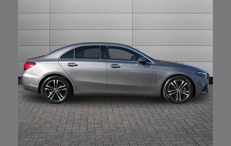 Usado Mercedes A200 Executive 150 HP (110 kW) 2024 Cinzento Sedan