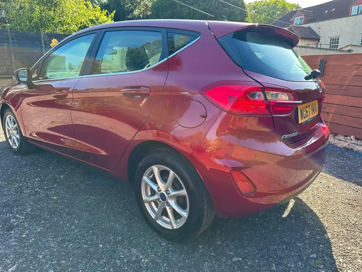 Used Ford Fiesta Zetec 83 HP (61 kW) 2017 Red Hatchback
