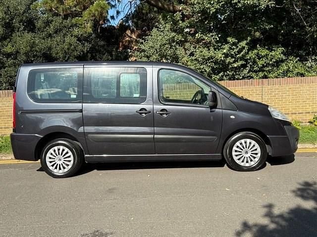 Begagnad Peugeot TePee 130 HK (95 kW) 2014 Grå Minibuss