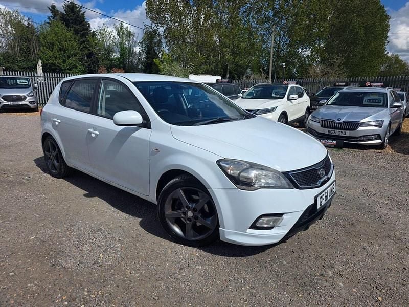 Used Kia Ceed 2011 White Hatchback
