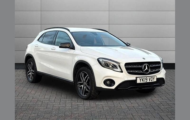 Used Mercedes GLA180 Urban 120 HP (88 kW) 2019 White SUV