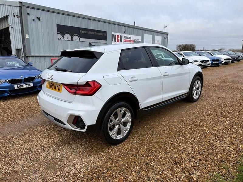 Used Audi A1 Design 116 HP (85 kW) 2019 White SUV
