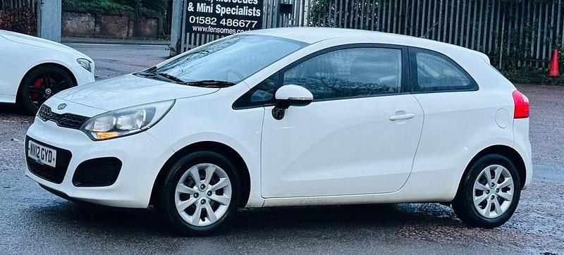 Used Kia Rio 2012 White Hatchback