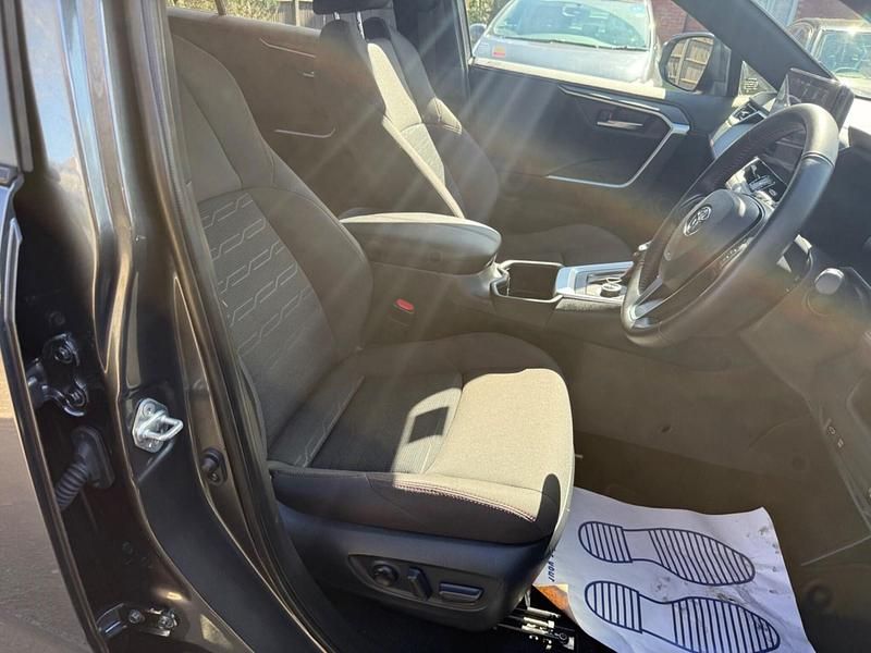 Usado Toyota RAV4 Design 2024 Cinzento SUV