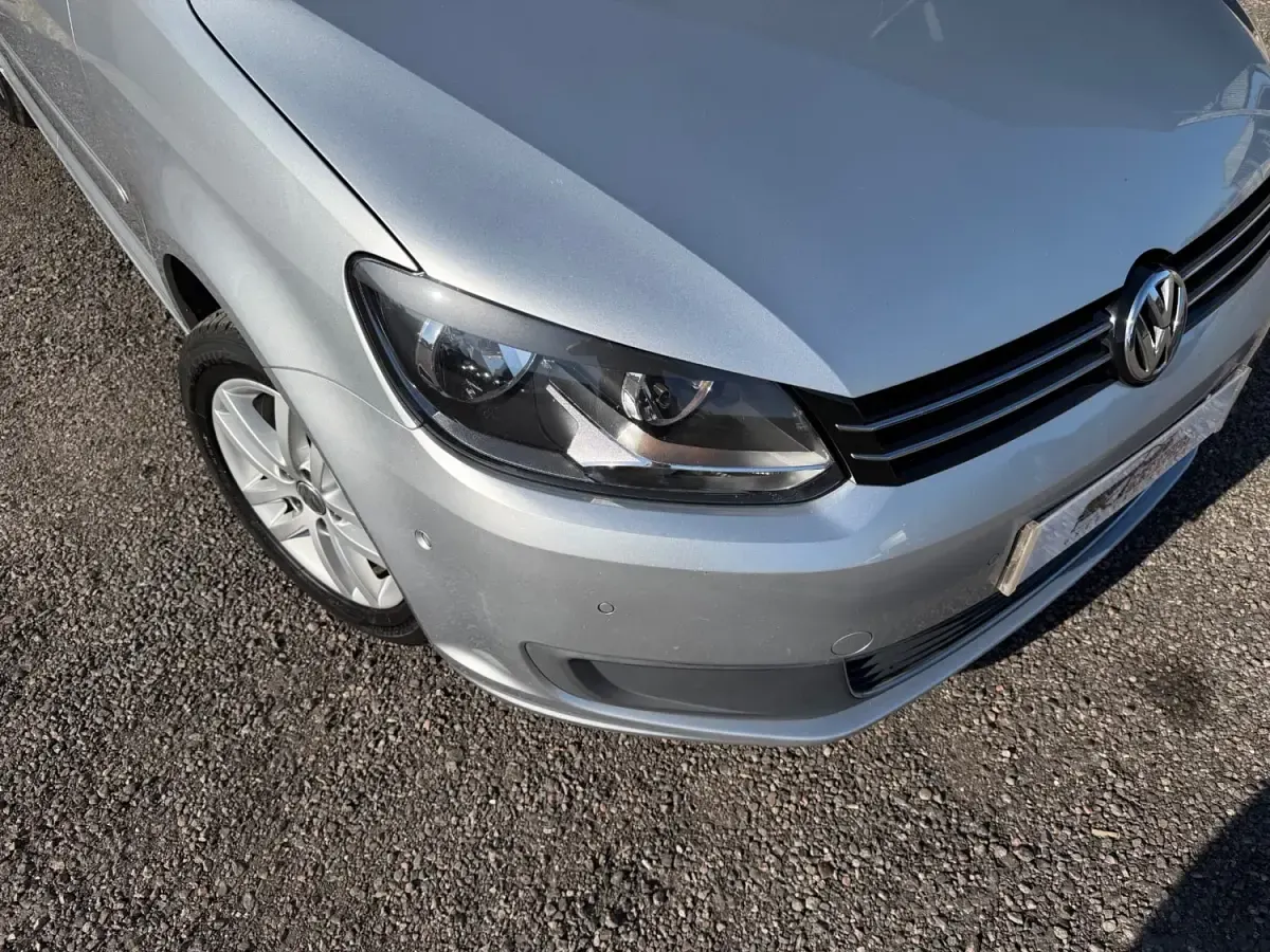 Begagnad VW Touran SE 105 HK (77 kW) 2015 Silver Minibuss