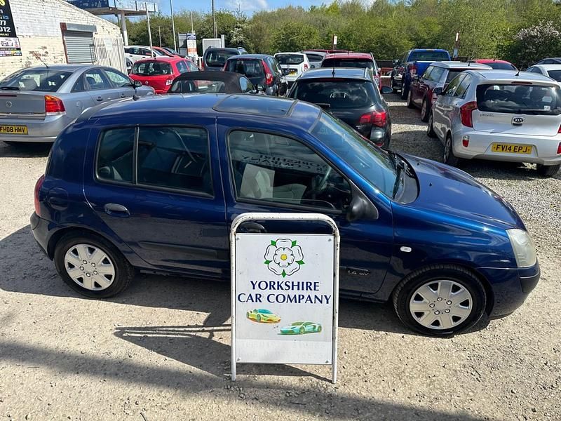 Used Renault Clio II Expression 2005 Blue Hatchback