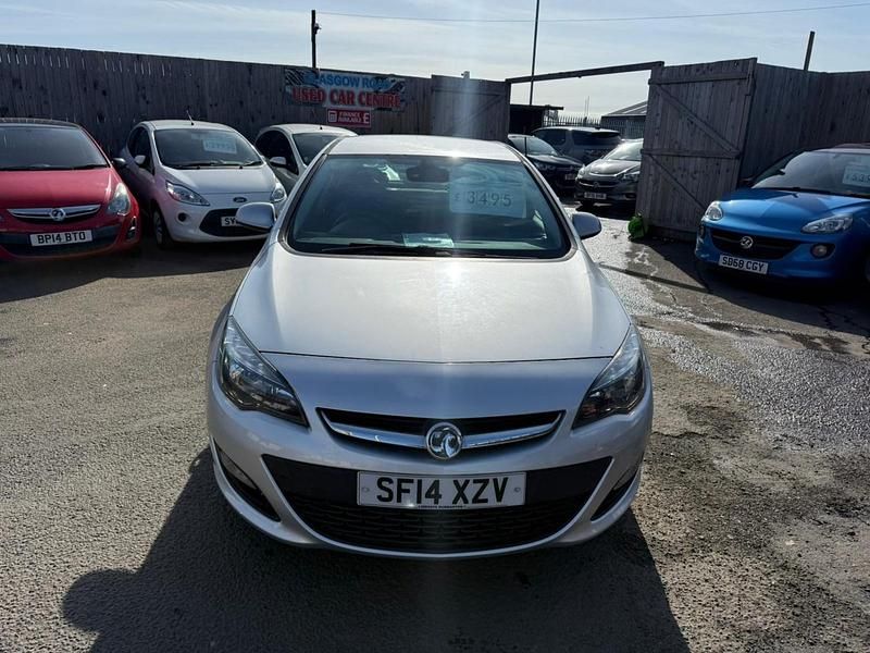 Used Vauxhall Astra 100 HP (73 kW) 2014 Silver Hatchback