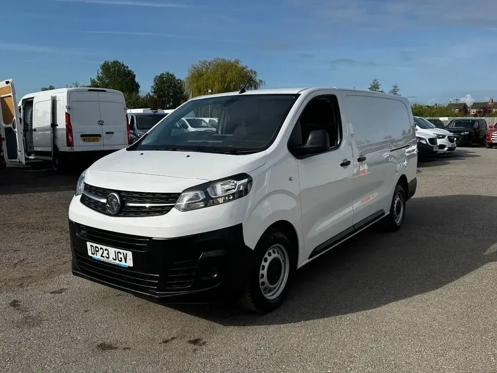 Usado Vauxhall Vivaro S 100 HP (73 kW) 2023 Branco Monovolume
