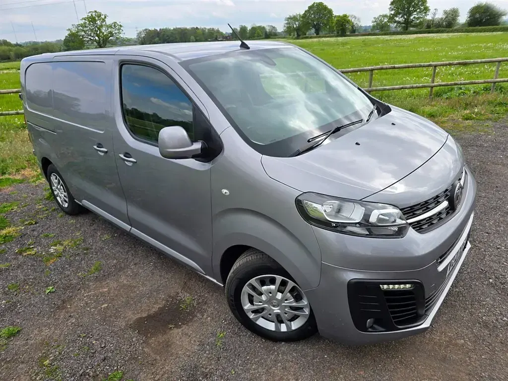 Usado Vauxhall Vivaro Sportive 120 HP (88 kW) 2021 Cinzento Monovolume