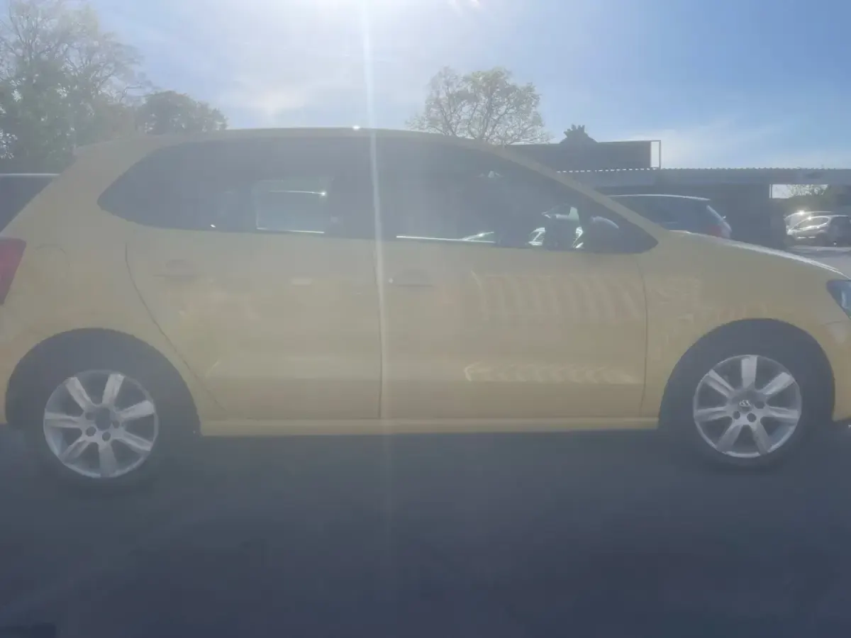 Begagnad VW Polo SE 85 HK (62 kW) 2010 Gul Halvkombi