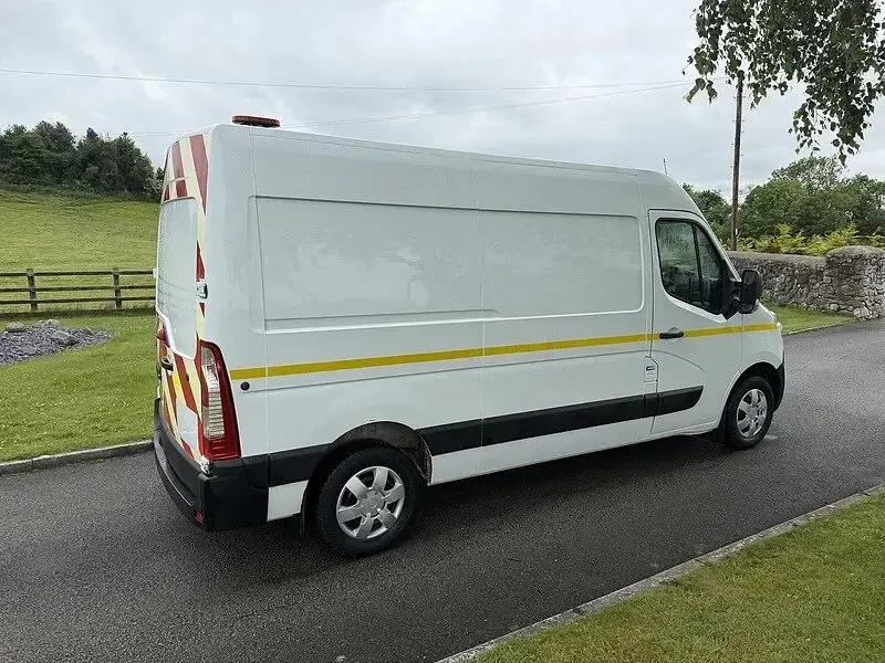 Used Vauxhall Movano 130 HP (95 kW) 2017 White MPV