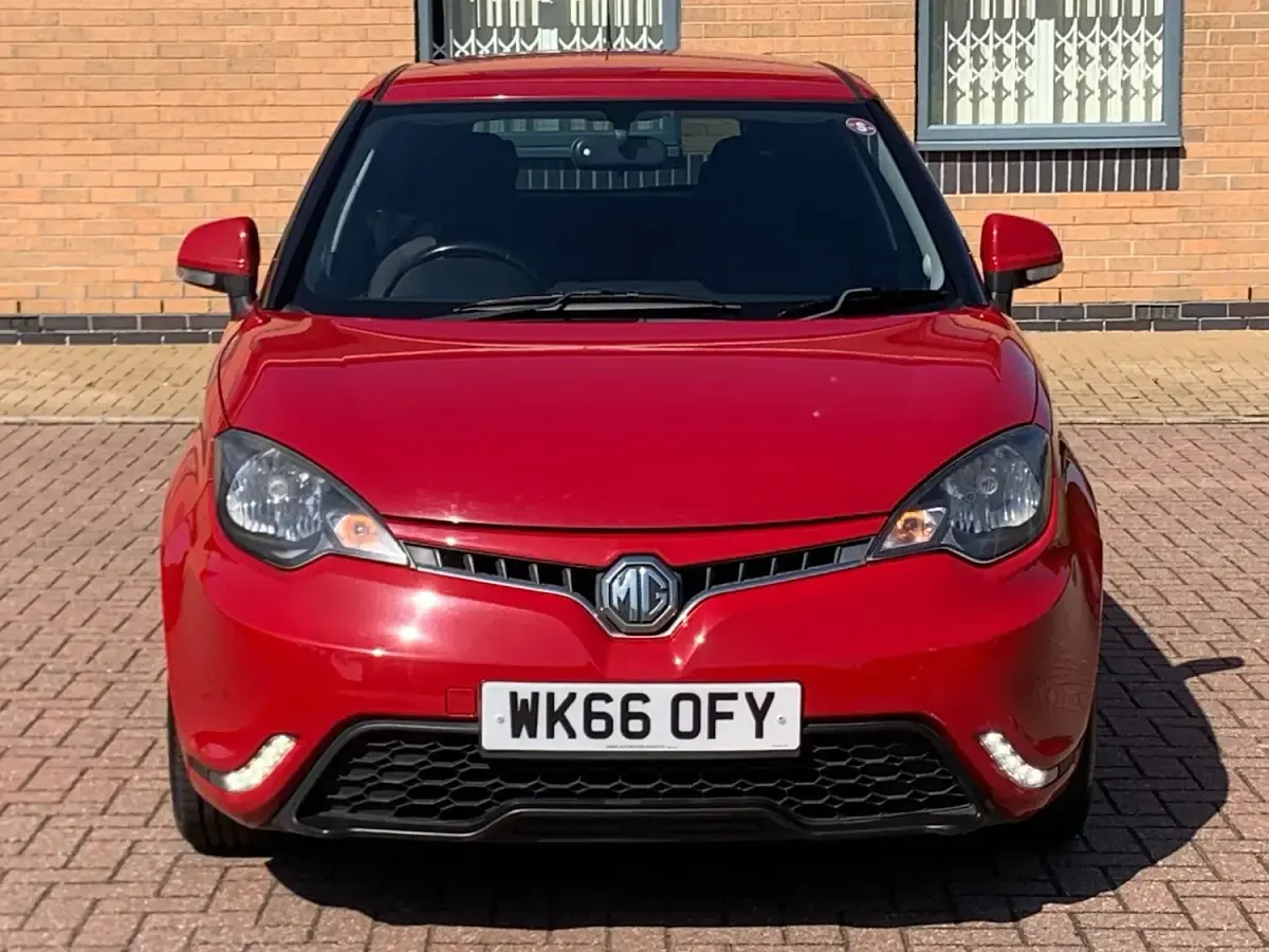 Used MG MG3 106 HP (77 kW) 2016 Red Hatchback