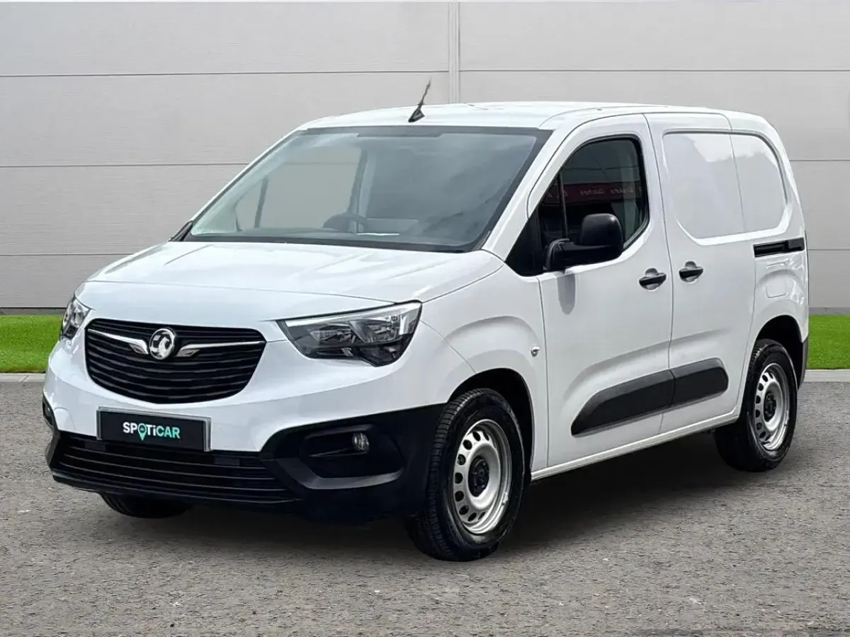 Used Vauxhall Combo 98 kW (134 HP) 2025 White MPV