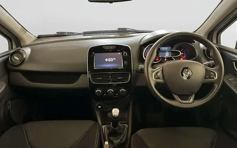 Begagnad Renault Clio IV Iconic 76 HK (55 kW) 2019 Vit Halvkombi