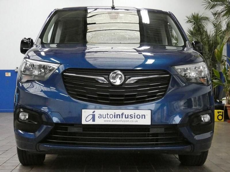 Used Vauxhall Combo S 100 HP (73 kW) 2022 Blue MPV