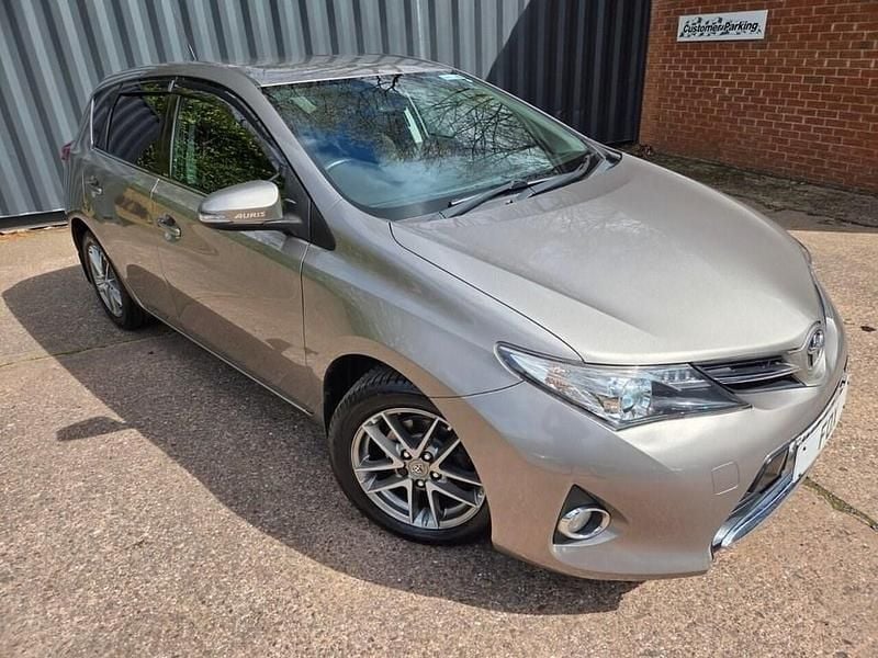 Used Toyota Auris Plus 132 HP (97 kW) 2014 Bronze Hatchback