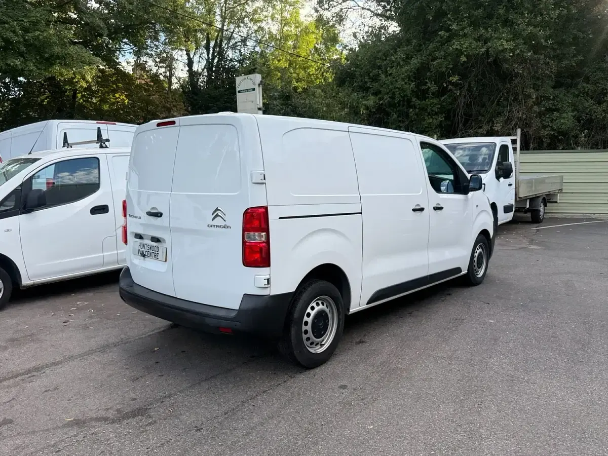 Used Citroën Dispatch 118 HP (86 kW) 2021 White MPV