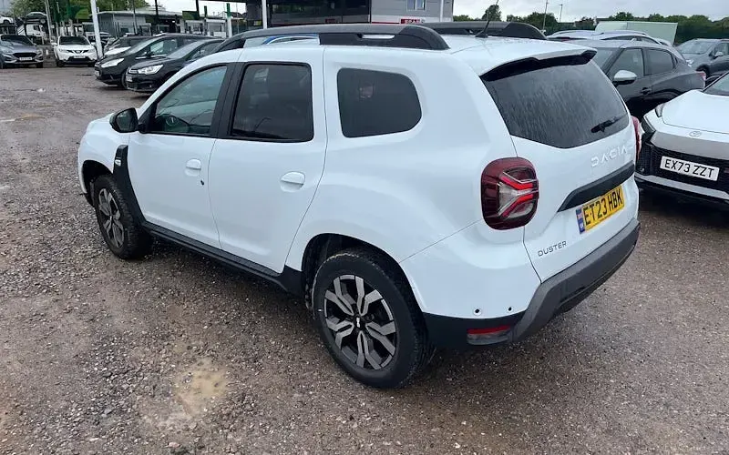 Used Dacia Duster Journey 90 HP (66 kW) 2023 White SUV
