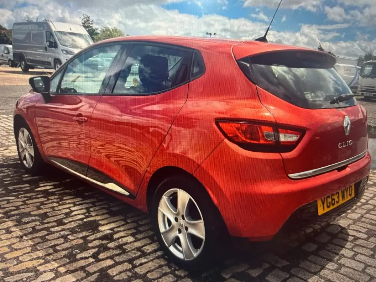 Used Renault Clio Dynamique 75 HP (55 kW) 2013 Red Hatchback