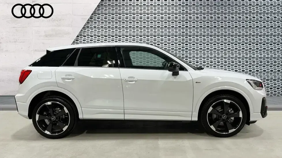 Usado Audi Q2 Black Edition 150 CV (110 kW) 2025 Blanco SUV