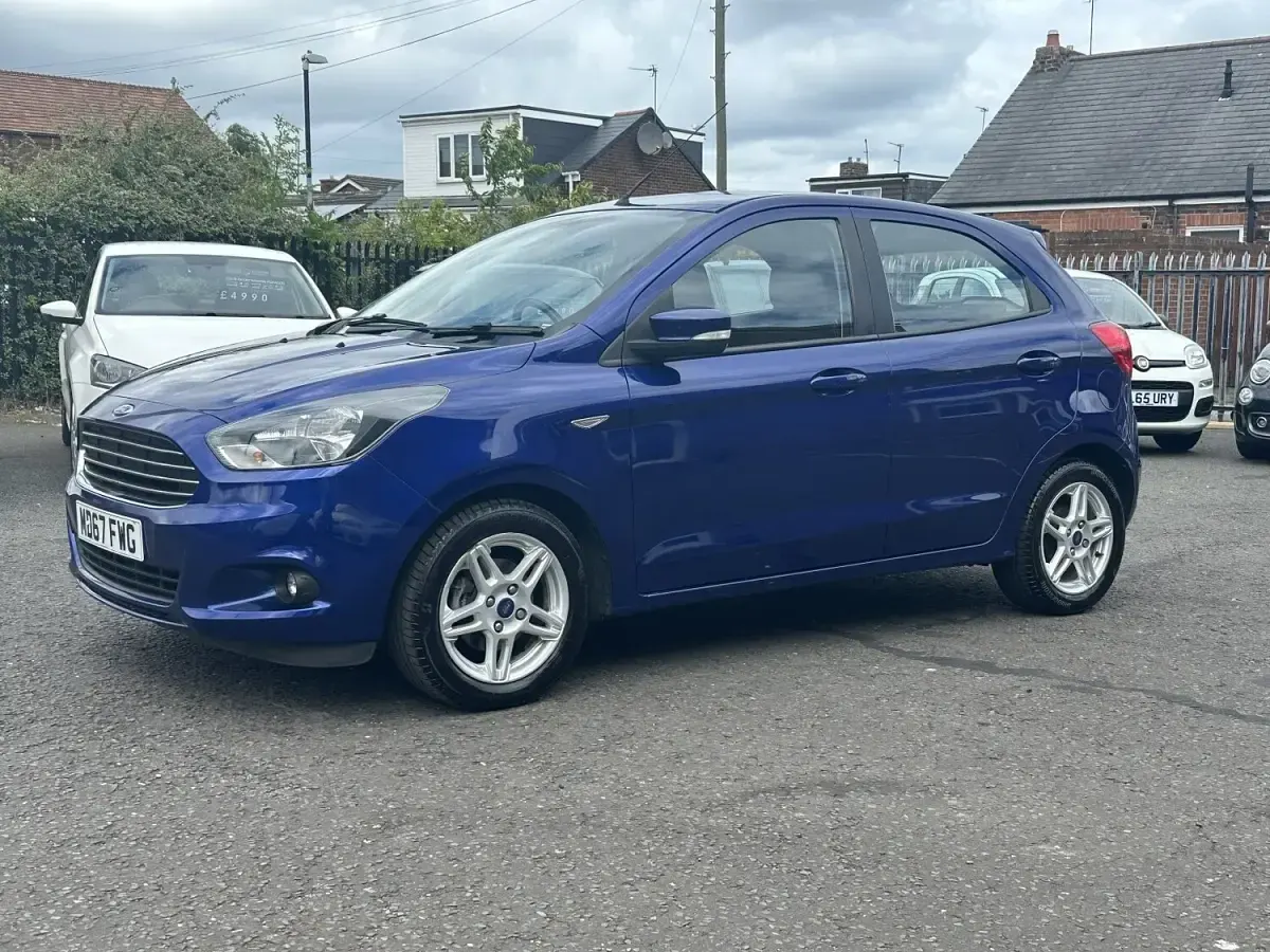 Used Ford Ka Plus Zetec 70 HP (51 kW) 2018 Blue Hatchback