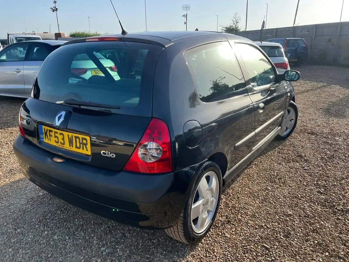 Used Renault Clio Expression 98 HP (72 kW) 2003 Black Hatchback