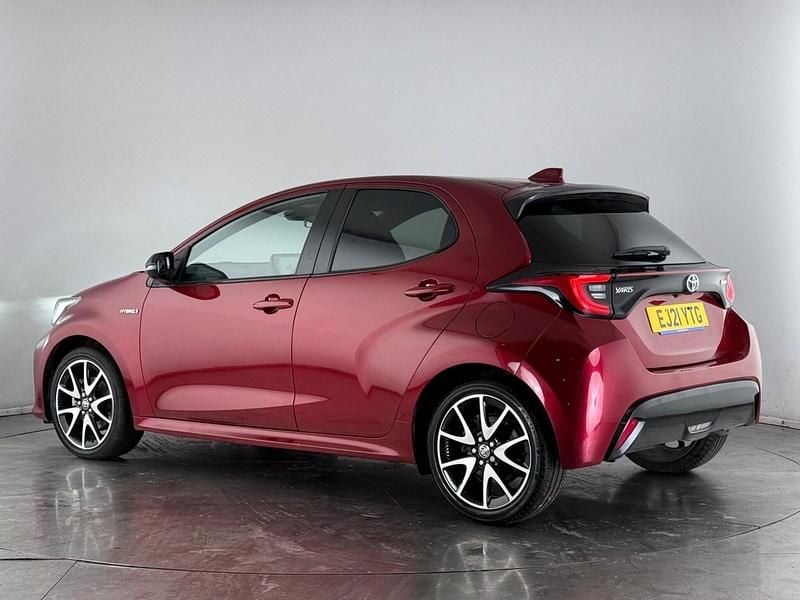 Used Toyota Yaris Hybrid 116 HP (85 kW) 2021 Red Hatchback