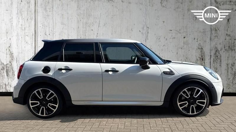 Begagnad Mini Cooper S Hatch 176 HK (129 kW) 2023 Vit Halvkombi