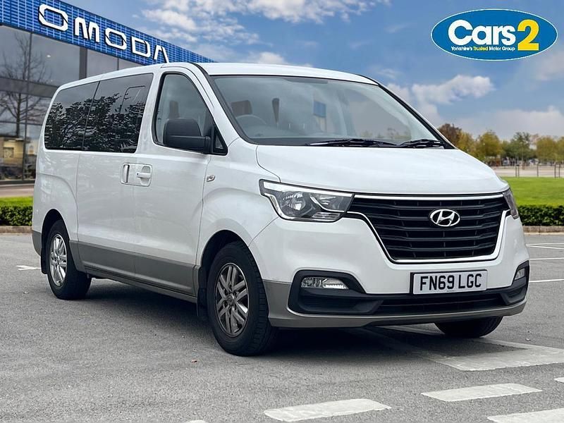 White Used 2019 Hyundai I800 SE MPV | £17,895 (Good price) - Image 1/4