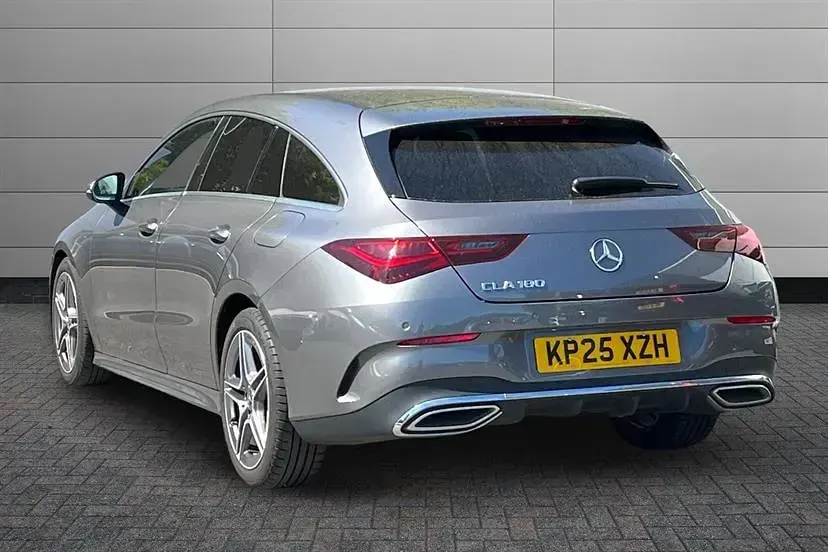 Usado Mercedes CLA180 Executive 136 CV (100 kW) 2025 Azul Berlina