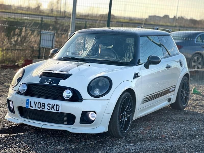 Used Mini John Cooper Works Hatch 300 HP (220 kW) 2008 White Hatchback