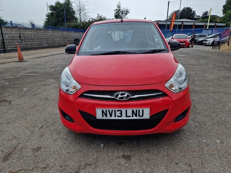 Used Hyundai i10 Classic 2013 Red Hatchback